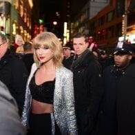 Taylor Swift Sends Check to Fan to Help With Student Loans Fan receives large check from super-star to help pay their student loans.